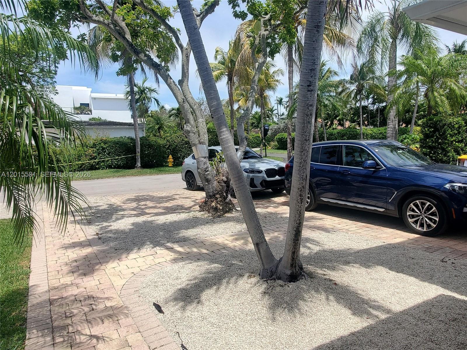 301 Hampton Ln Key Biscayne, FL 33149
