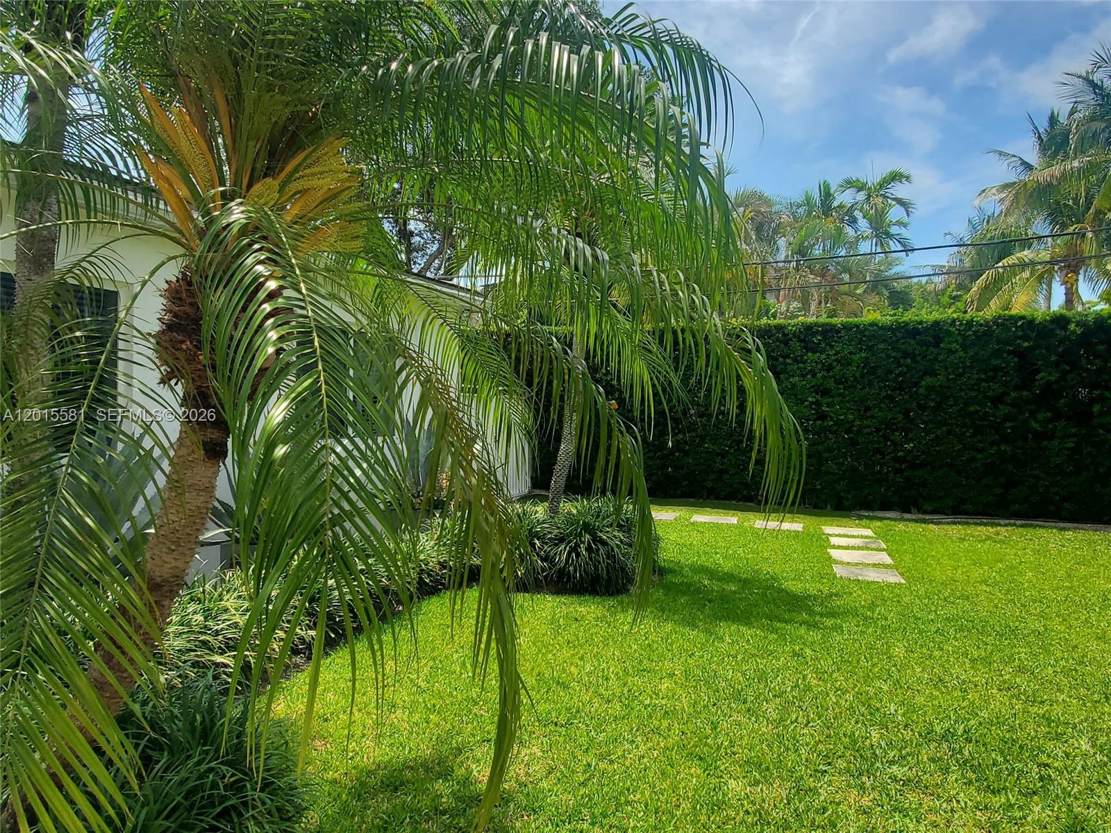 301 Hampton Ln Key Biscayne, FL 33149