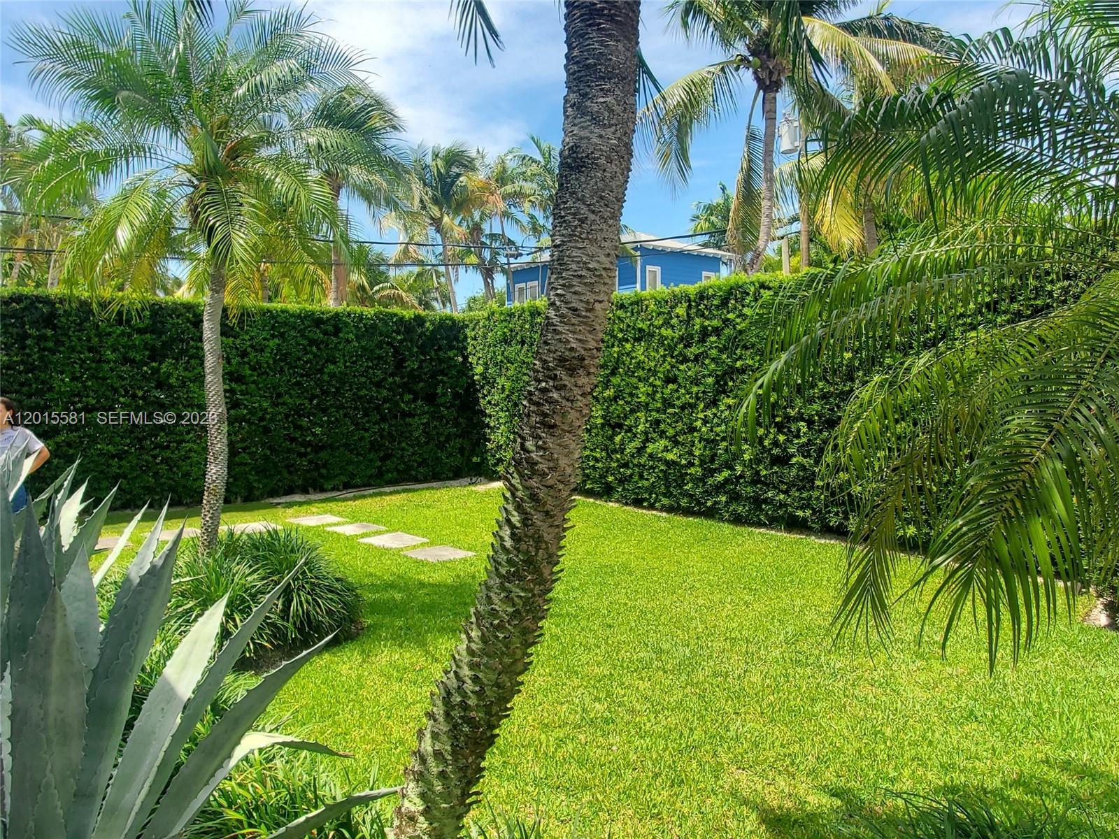 301 Hampton Ln Key Biscayne, FL 33149