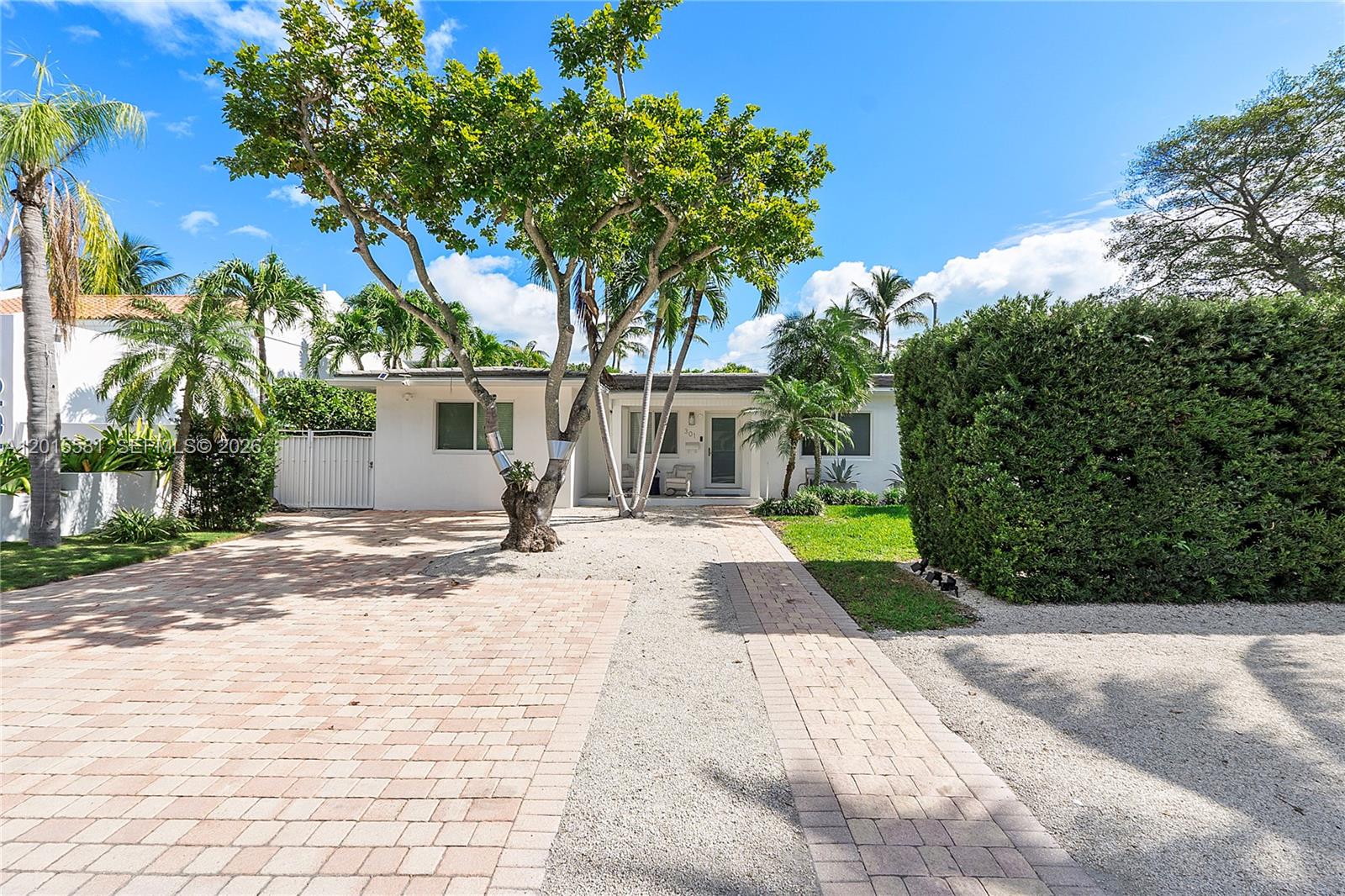 301 Hampton Ln Key Biscayne, FL 33149