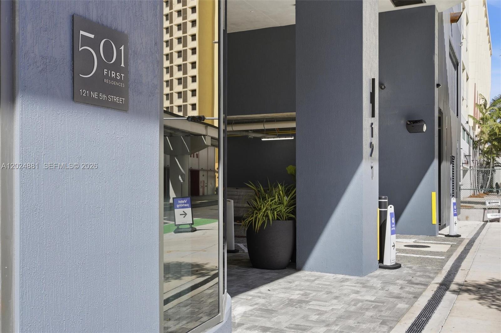 121 NE 5th St #1712 Miami, FL 33132