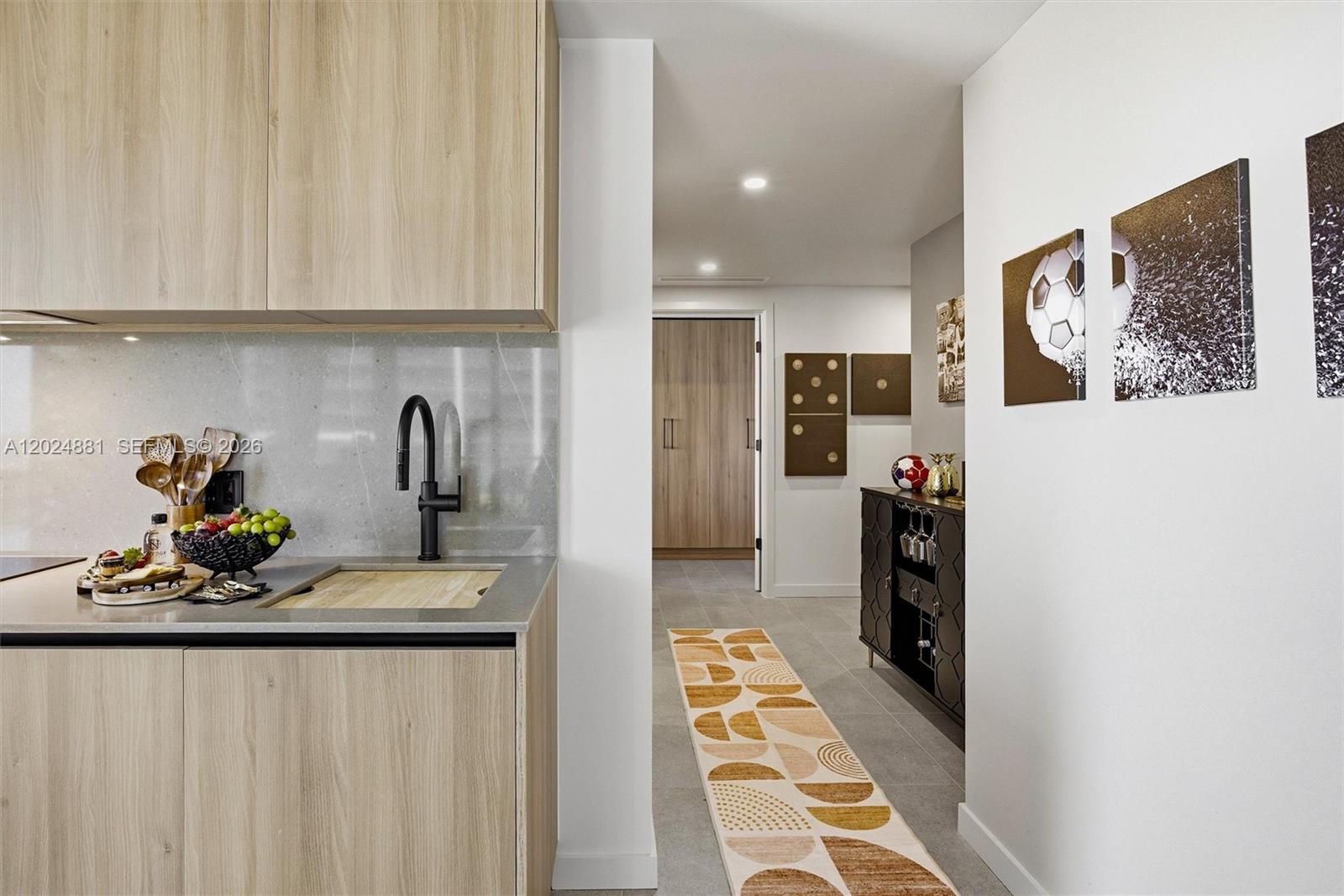 121 NE 5th St #1712 Miami, FL 33132
