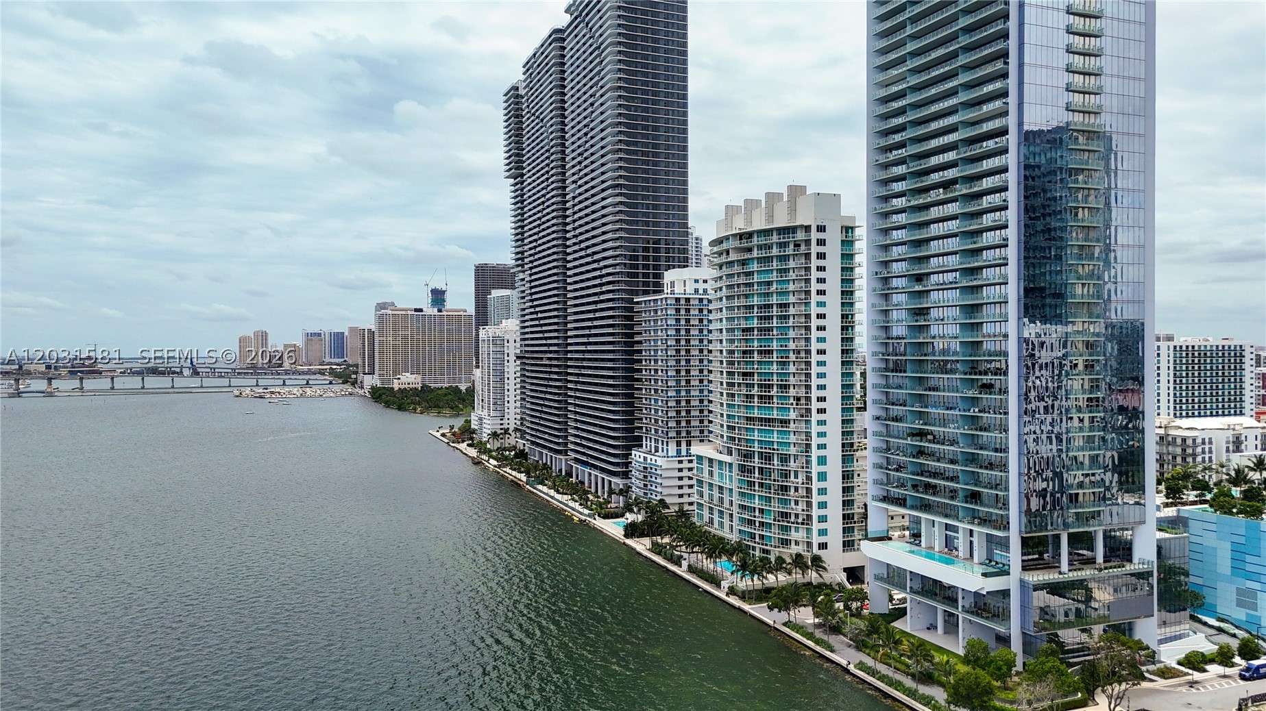 image Onyx on the Bay15
