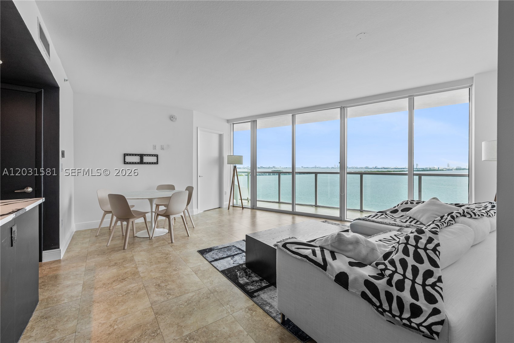 image Onyx on the Bay18