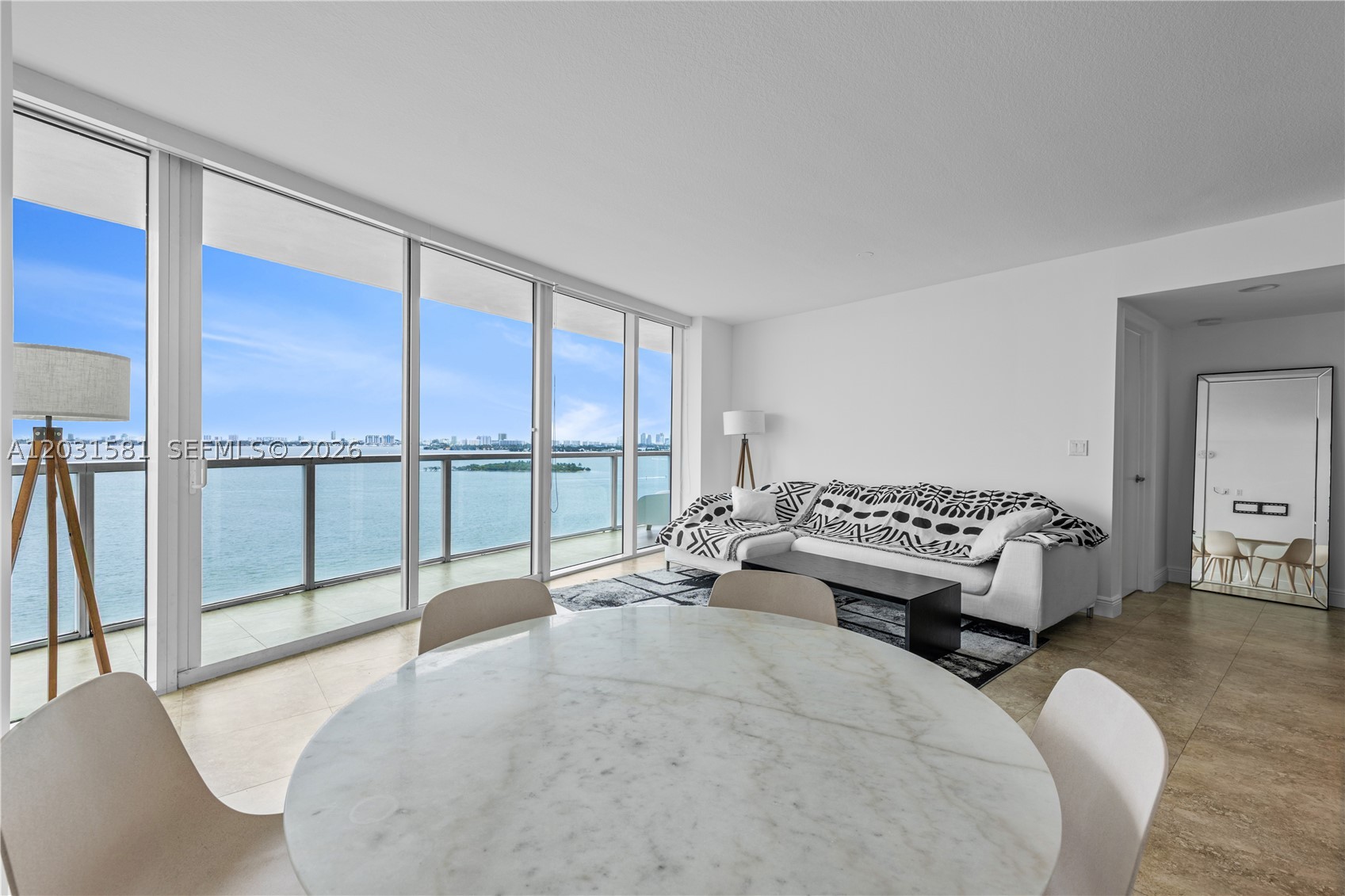 image Onyx on the Bay1