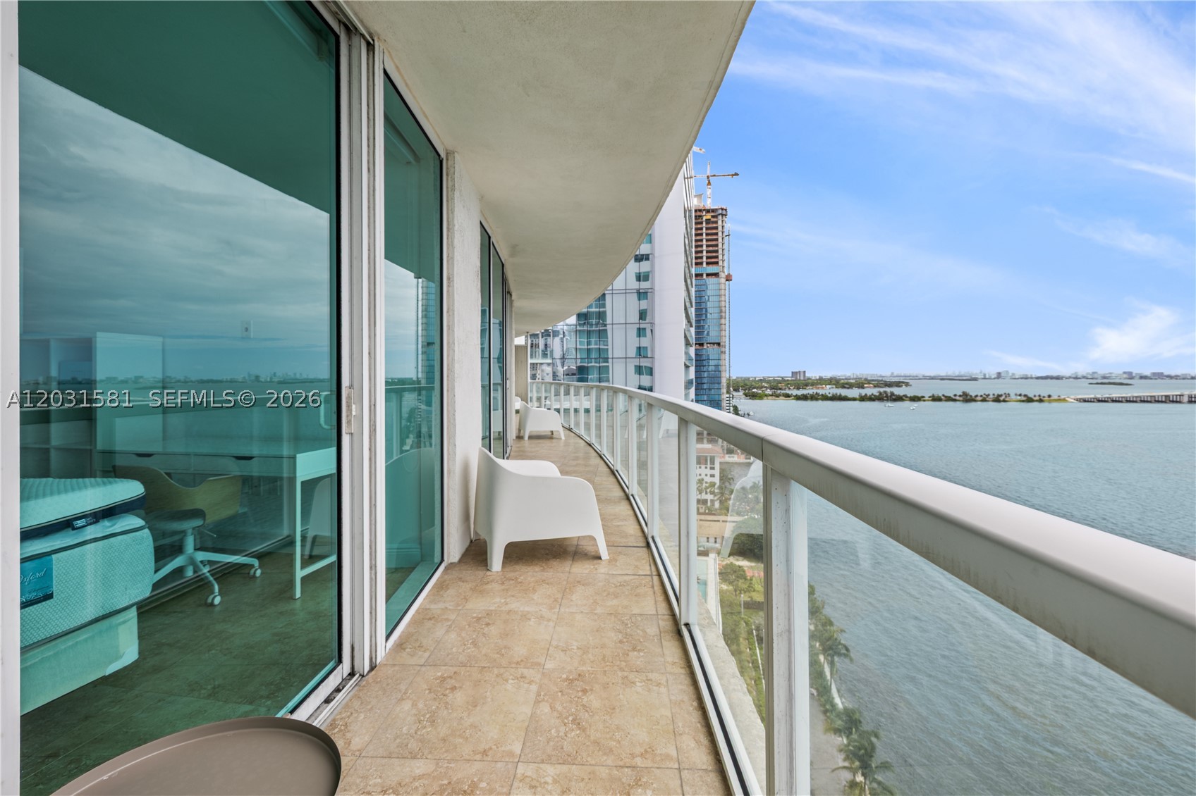 image Onyx on the Bay25