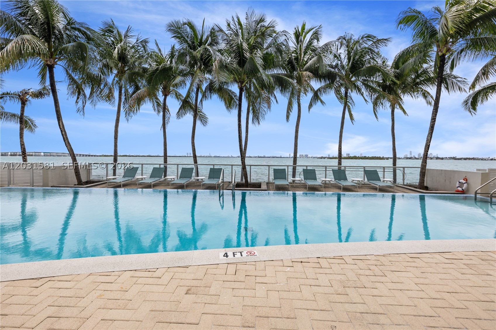 image Onyx on the Bay30