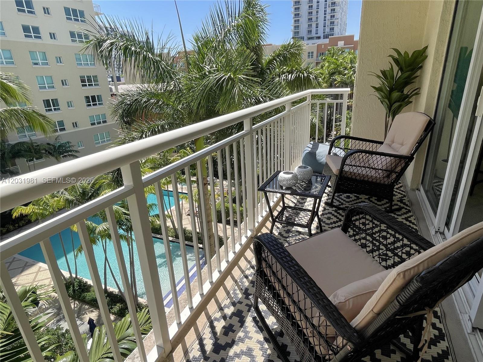 2000 N Bayshore Dr #525