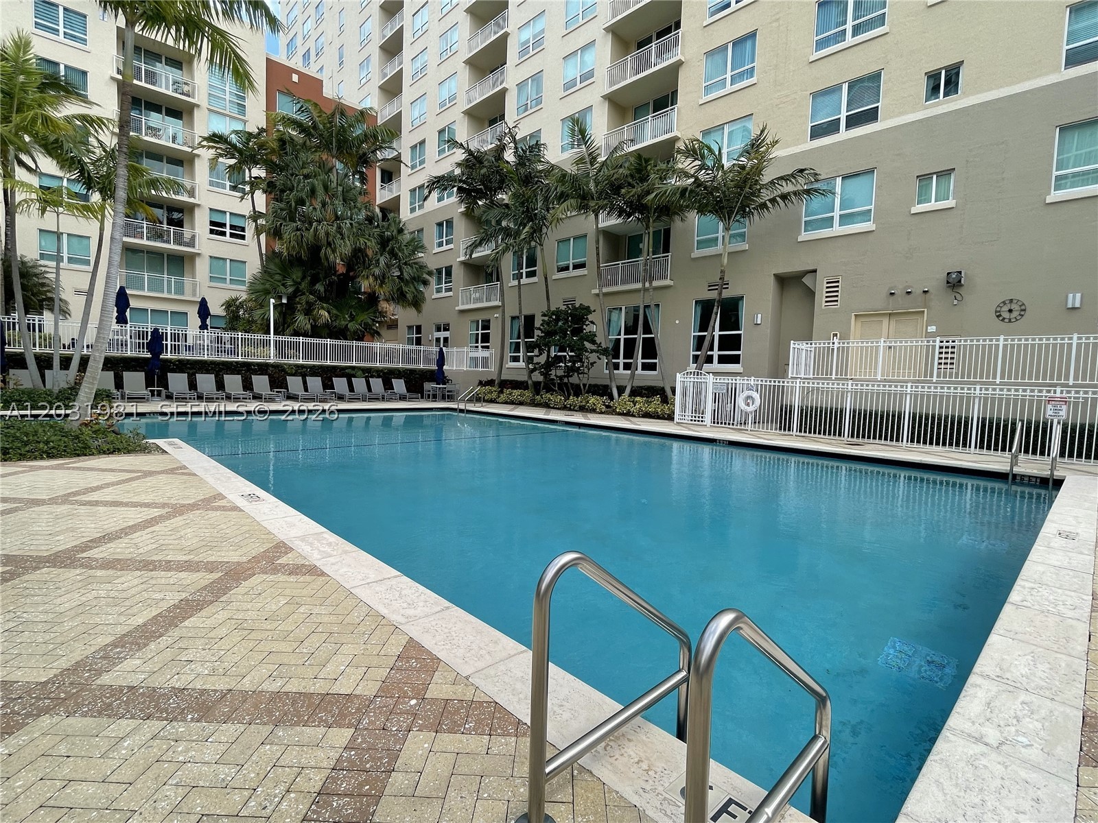 image Cite on the Bay East32