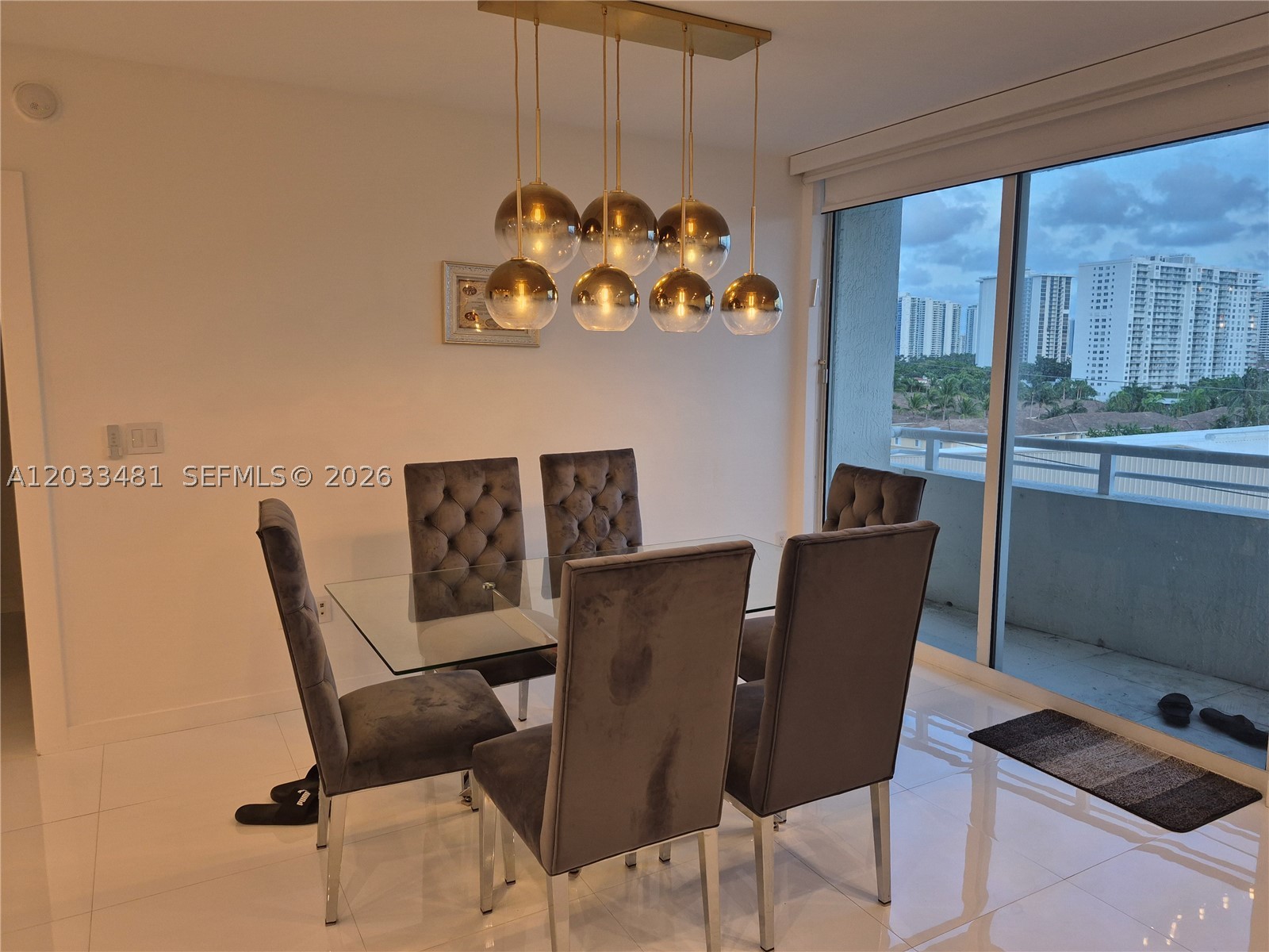 image The Venture at Aventura0