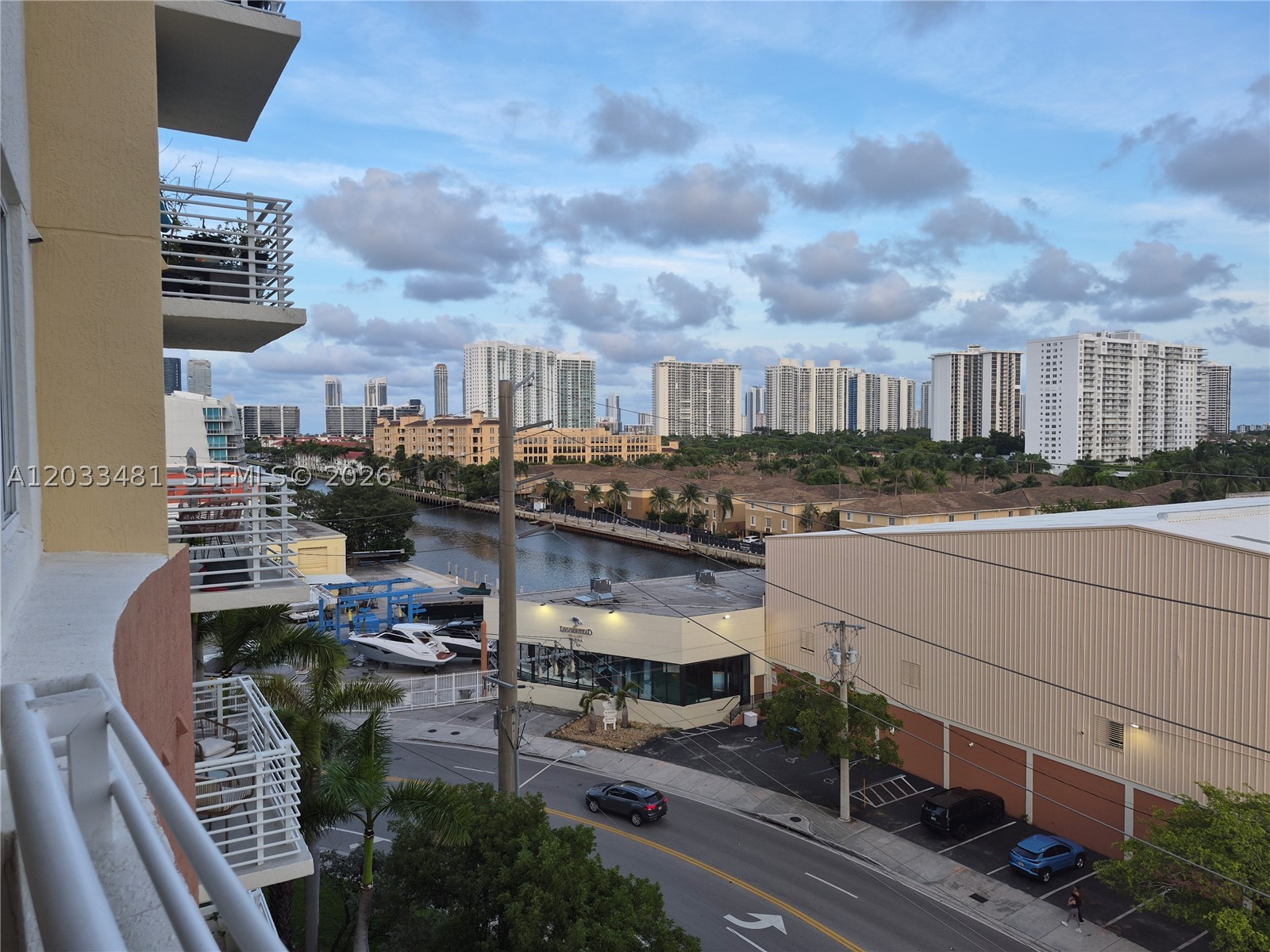 image The Venture at Aventura16