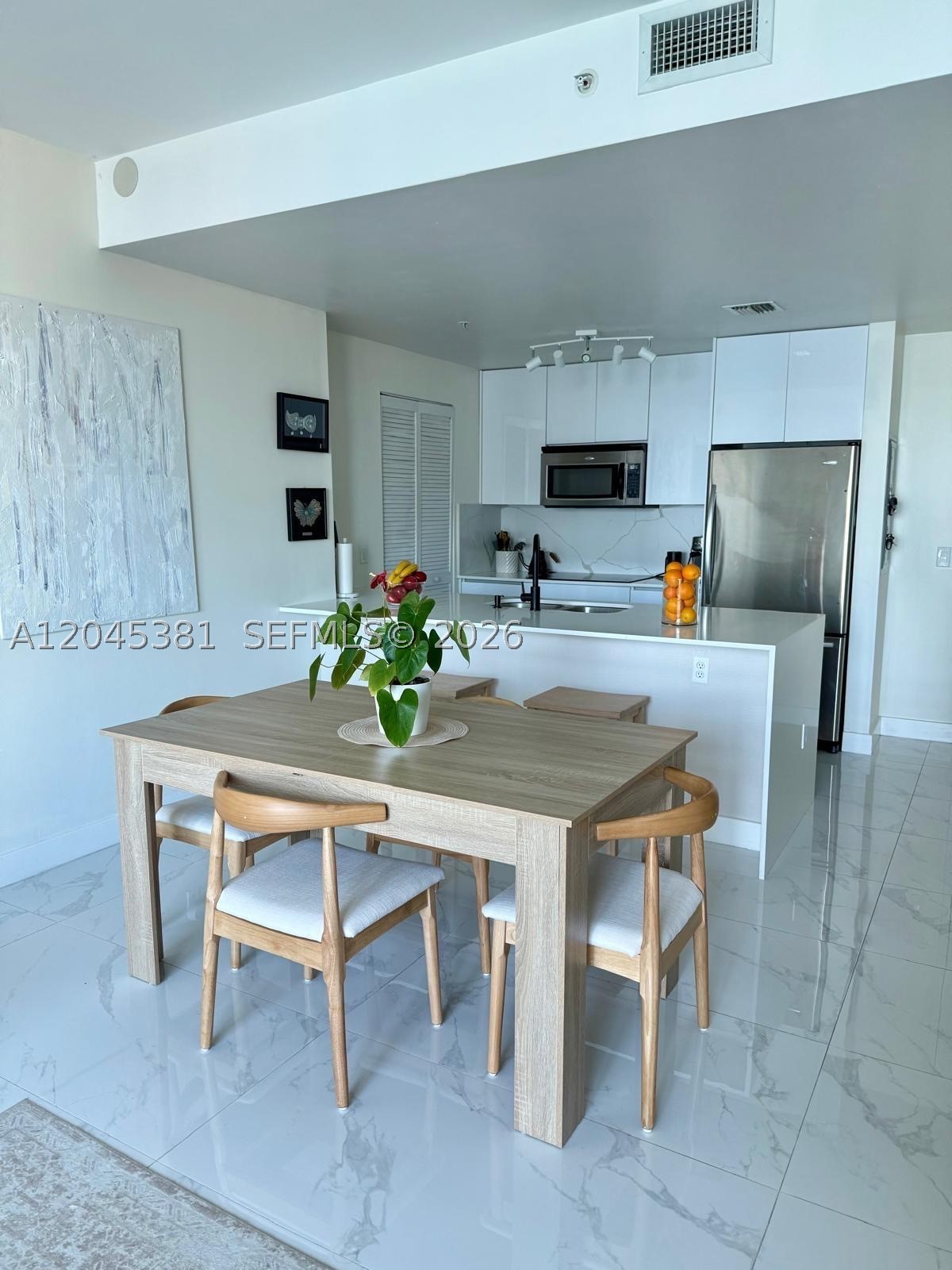 300 S Biscayne Blvd #T-2806 Miami, FL 33131