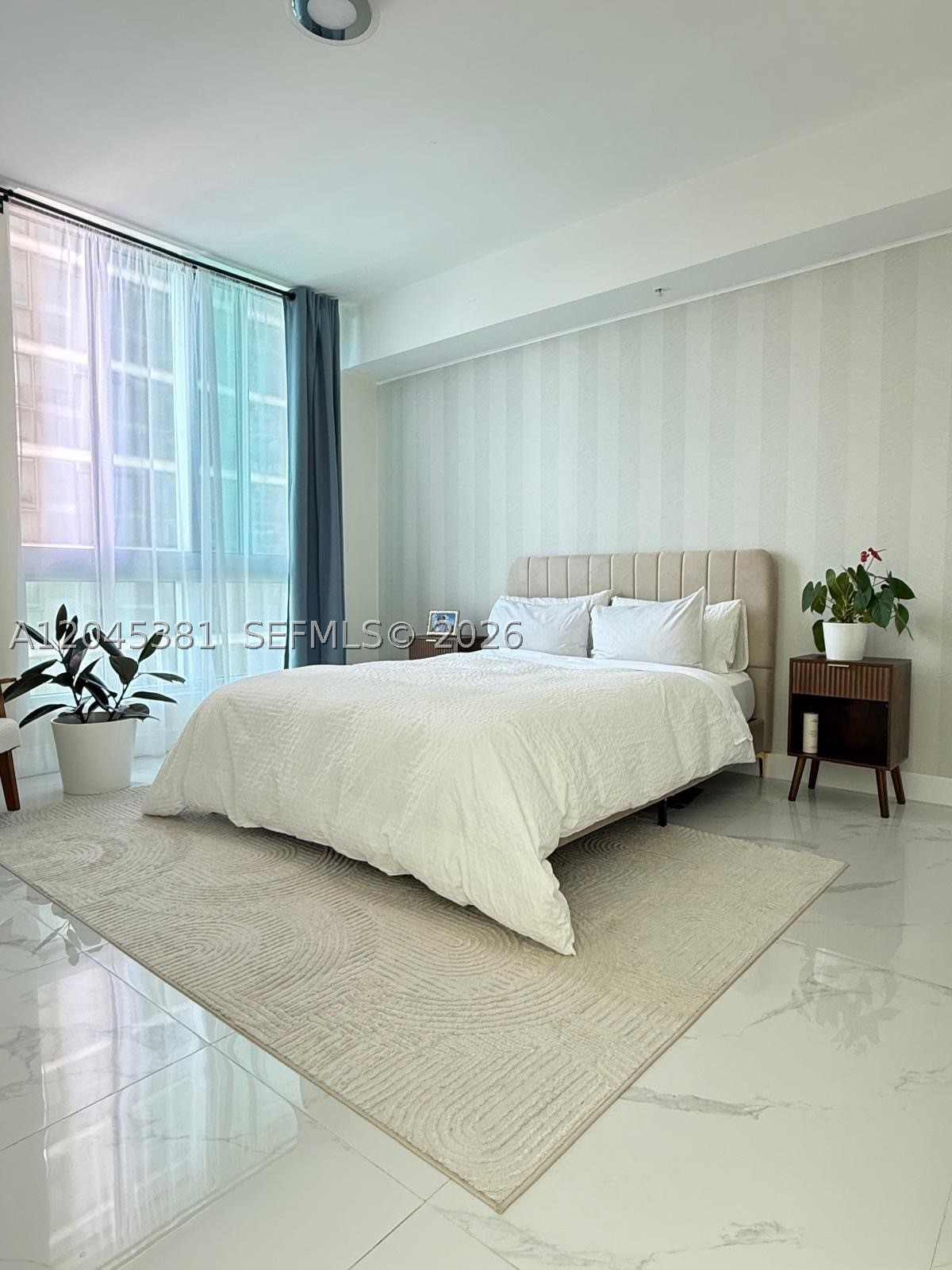 300 S Biscayne Blvd #T-2806 Miami, FL 33131
