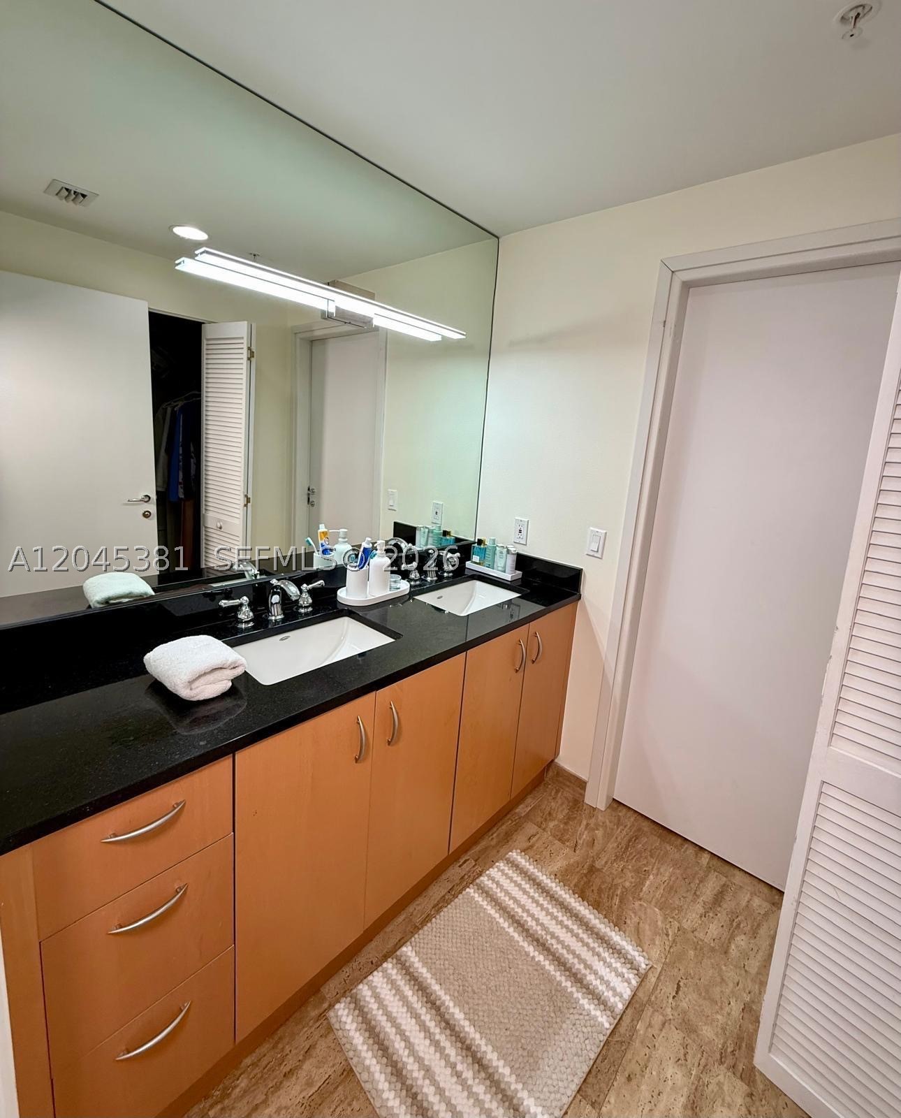 300 S Biscayne Blvd #T-2806 Miami, FL 33131