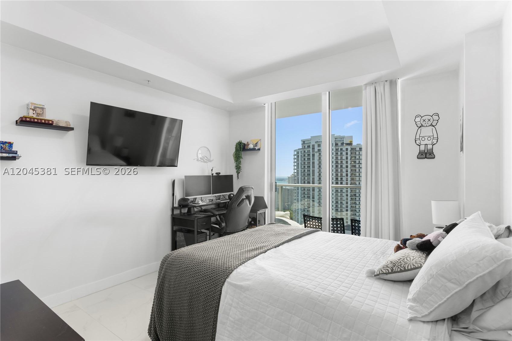 300 S Biscayne Blvd #T-2806 Miami, FL 33131