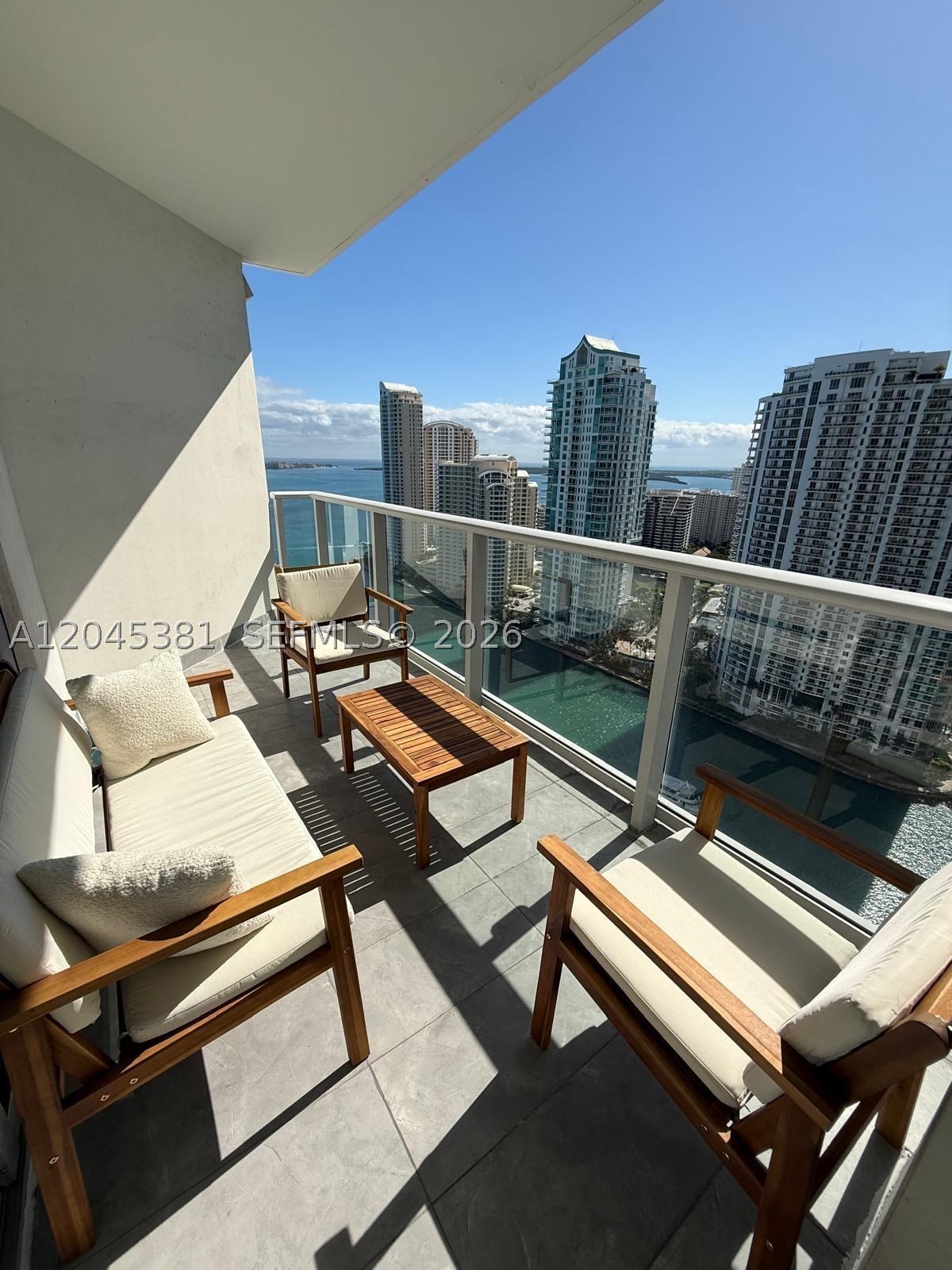 300 S Biscayne Blvd #T-2806 Miami, FL 33131