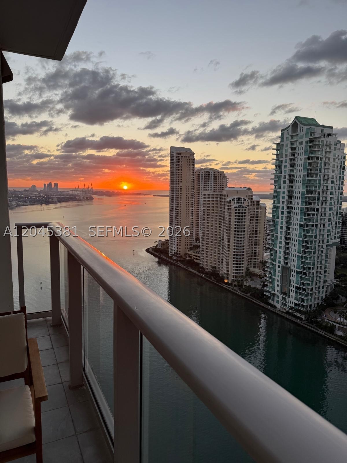 300 S Biscayne Blvd #T-2806 Miami, FL 33131