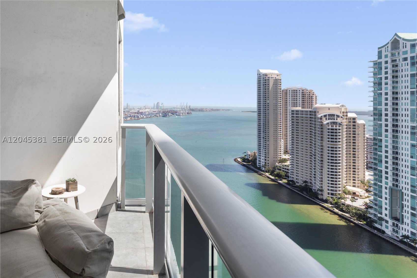 300 S Biscayne Blvd #T-2806 Miami, FL 33131