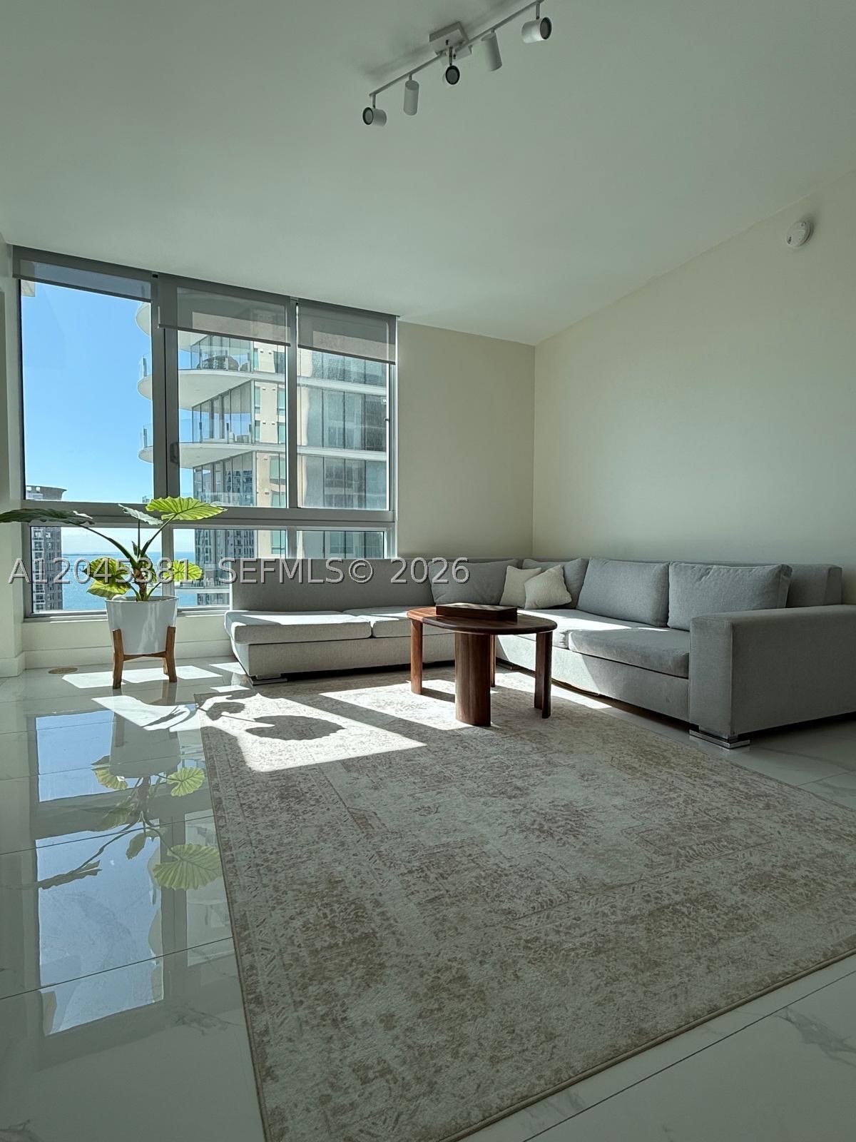 300 S Biscayne Blvd #T-2806 Miami, FL 33131