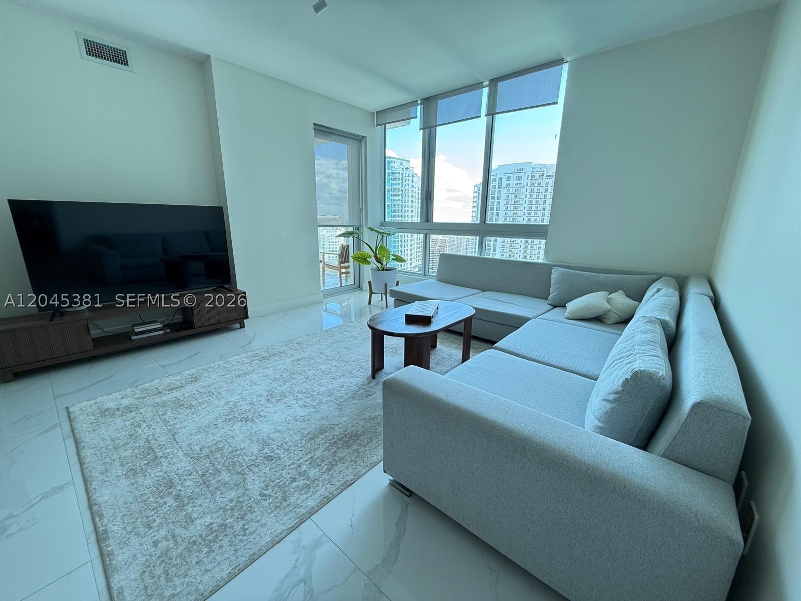 300 S Biscayne Blvd #T-2806 Miami, FL 33131
