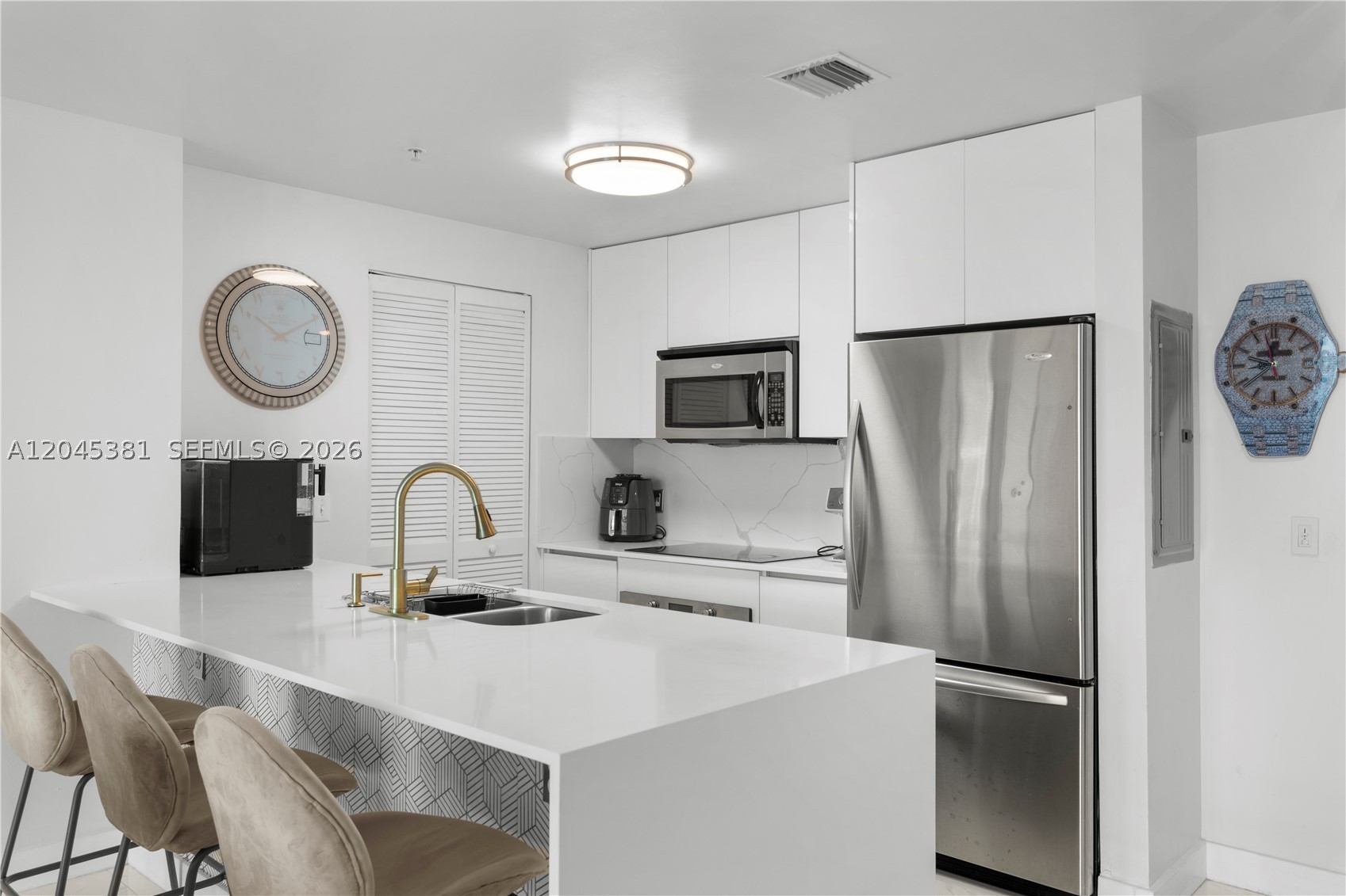 300 S Biscayne Blvd #T-2806 Miami, FL 33131