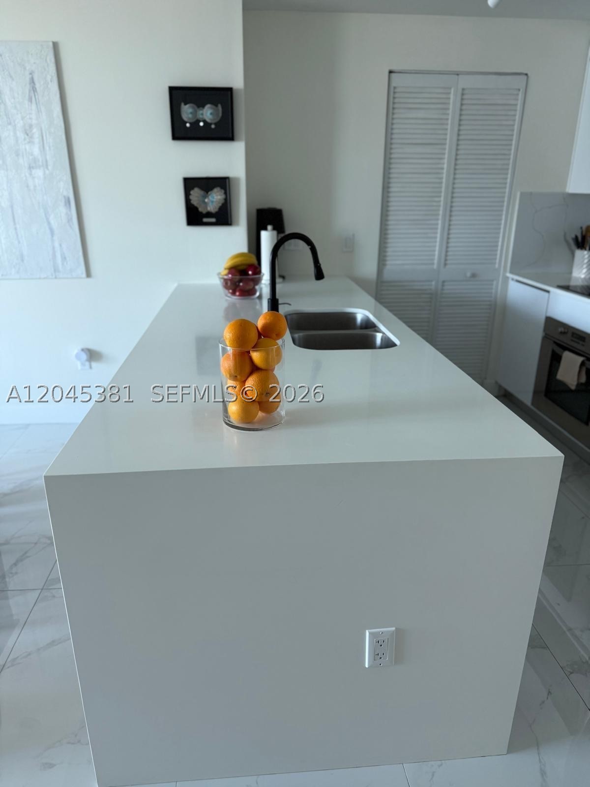 300 S Biscayne Blvd #T-2806 Miami, FL 33131