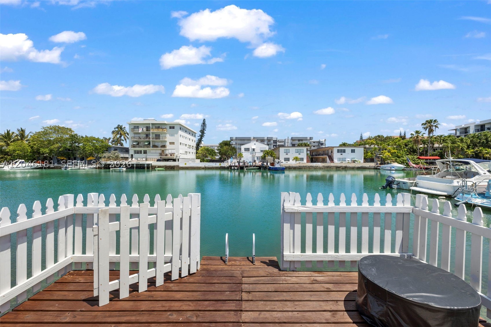 8135 Crespi Blvd #4