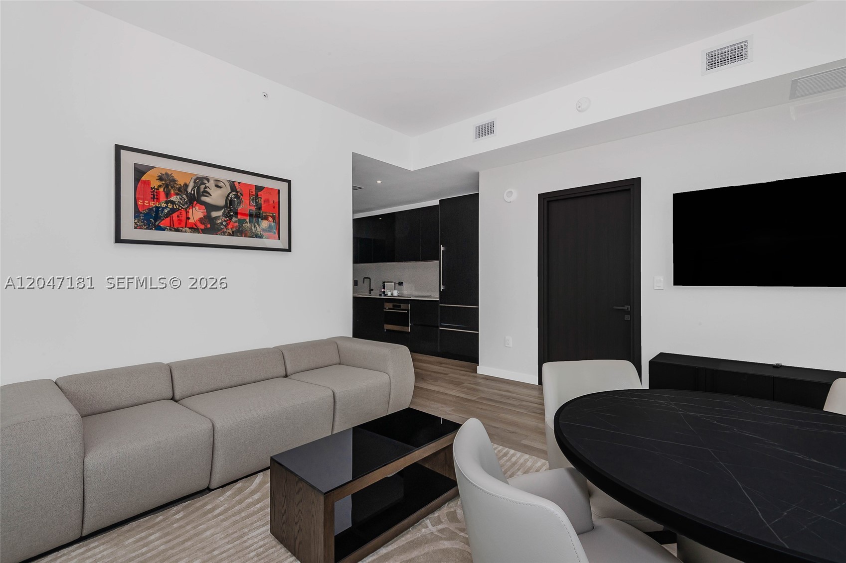 image E11EVEN Hotel & Residences10