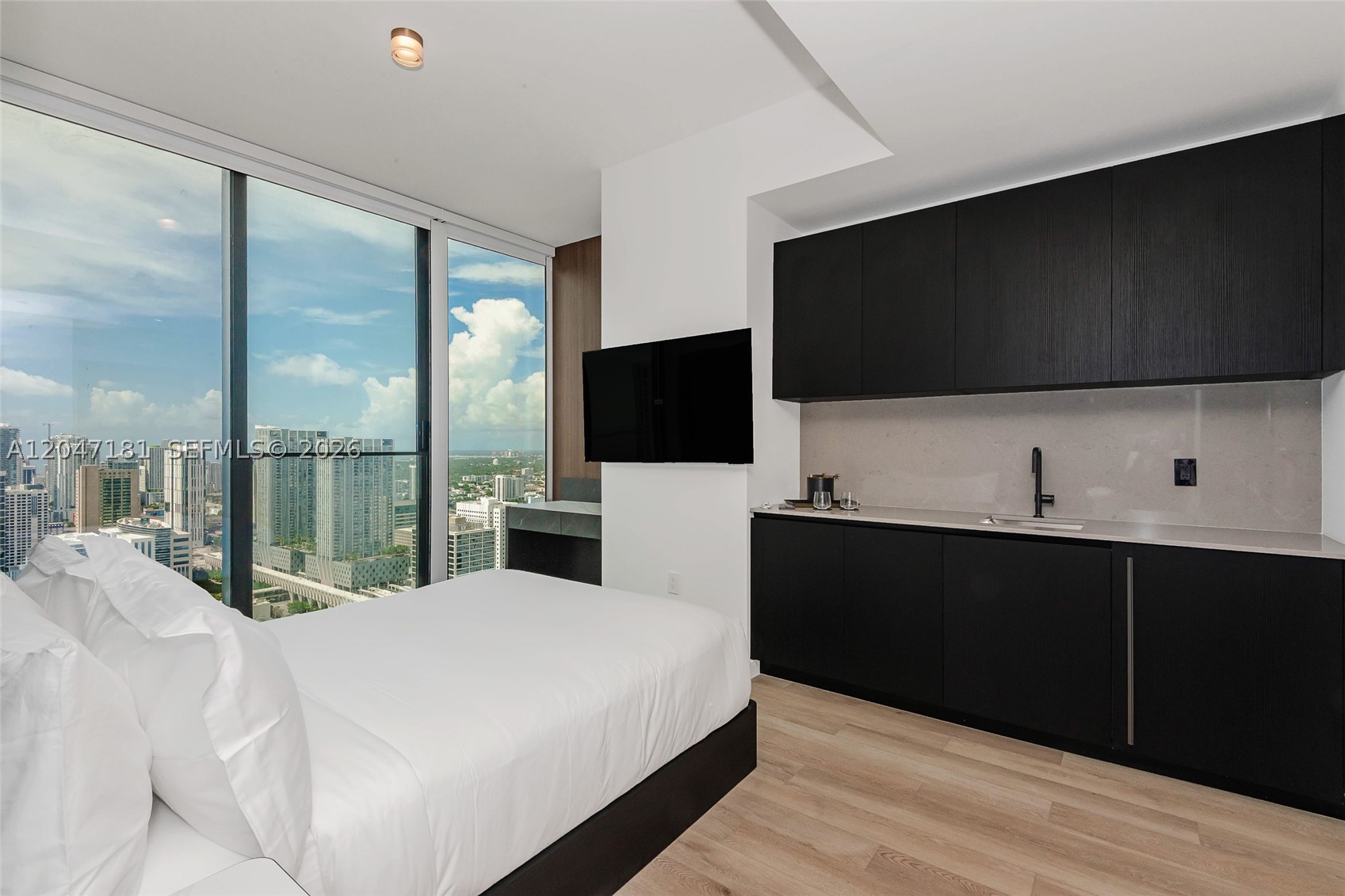 image E11EVEN Hotel & Residences13