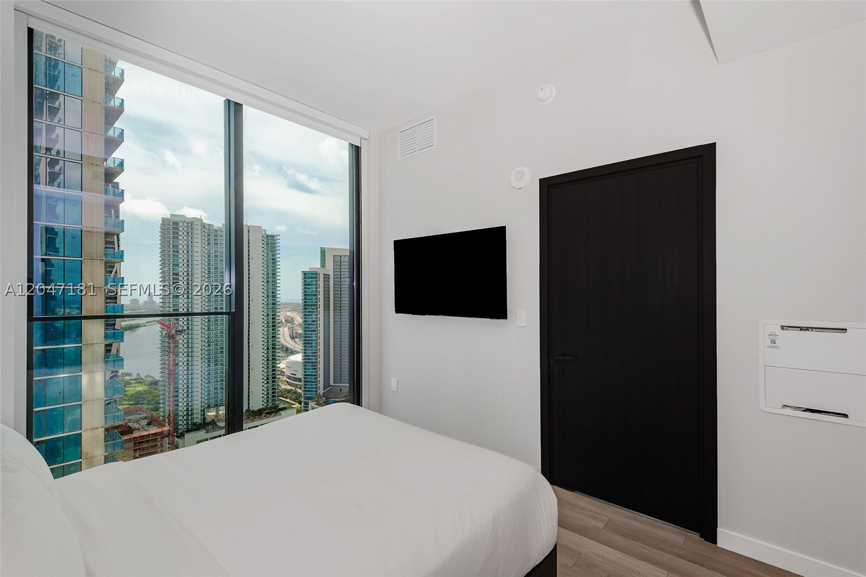 image E11EVEN Hotel & Residences23