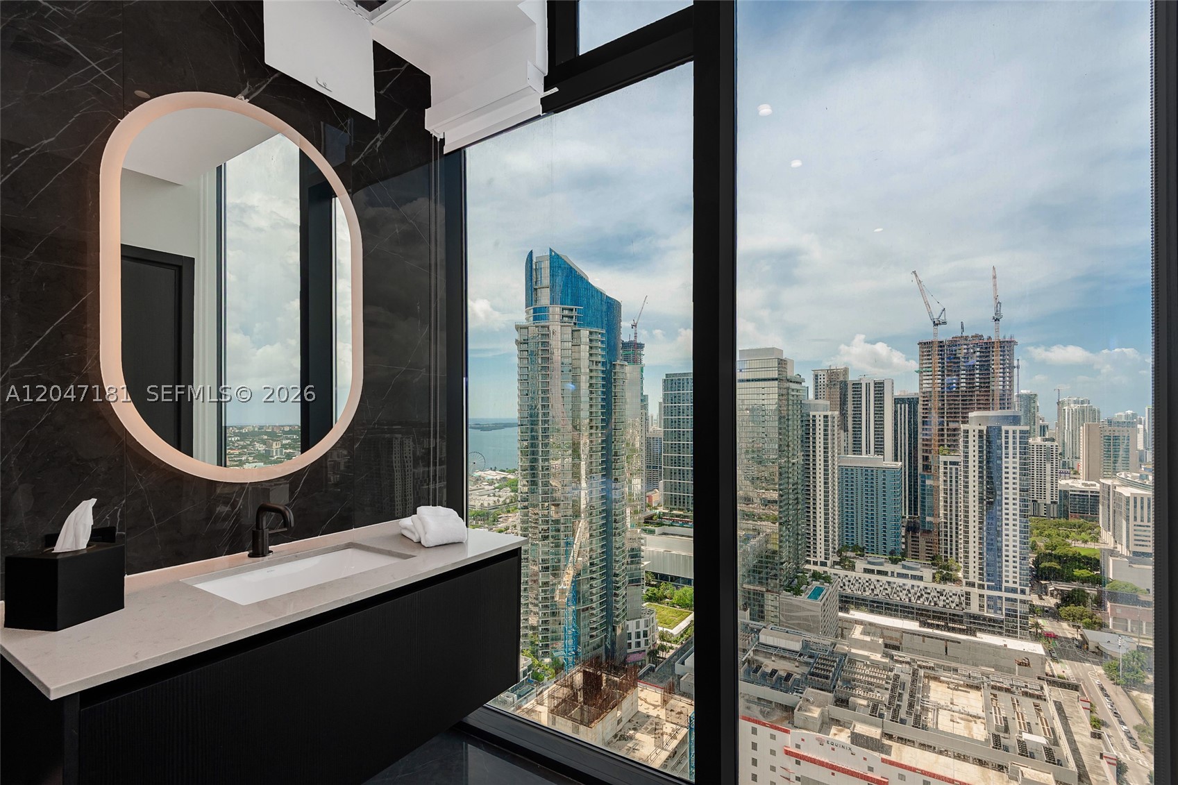 image E11EVEN Hotel & Residences3