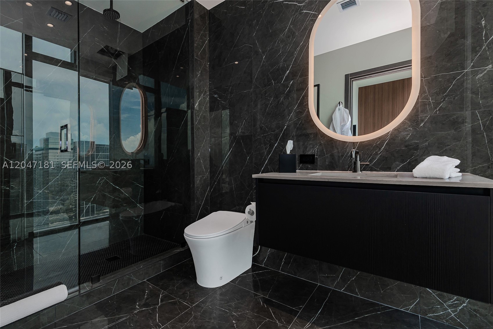 image E11EVEN Hotel & Residences4