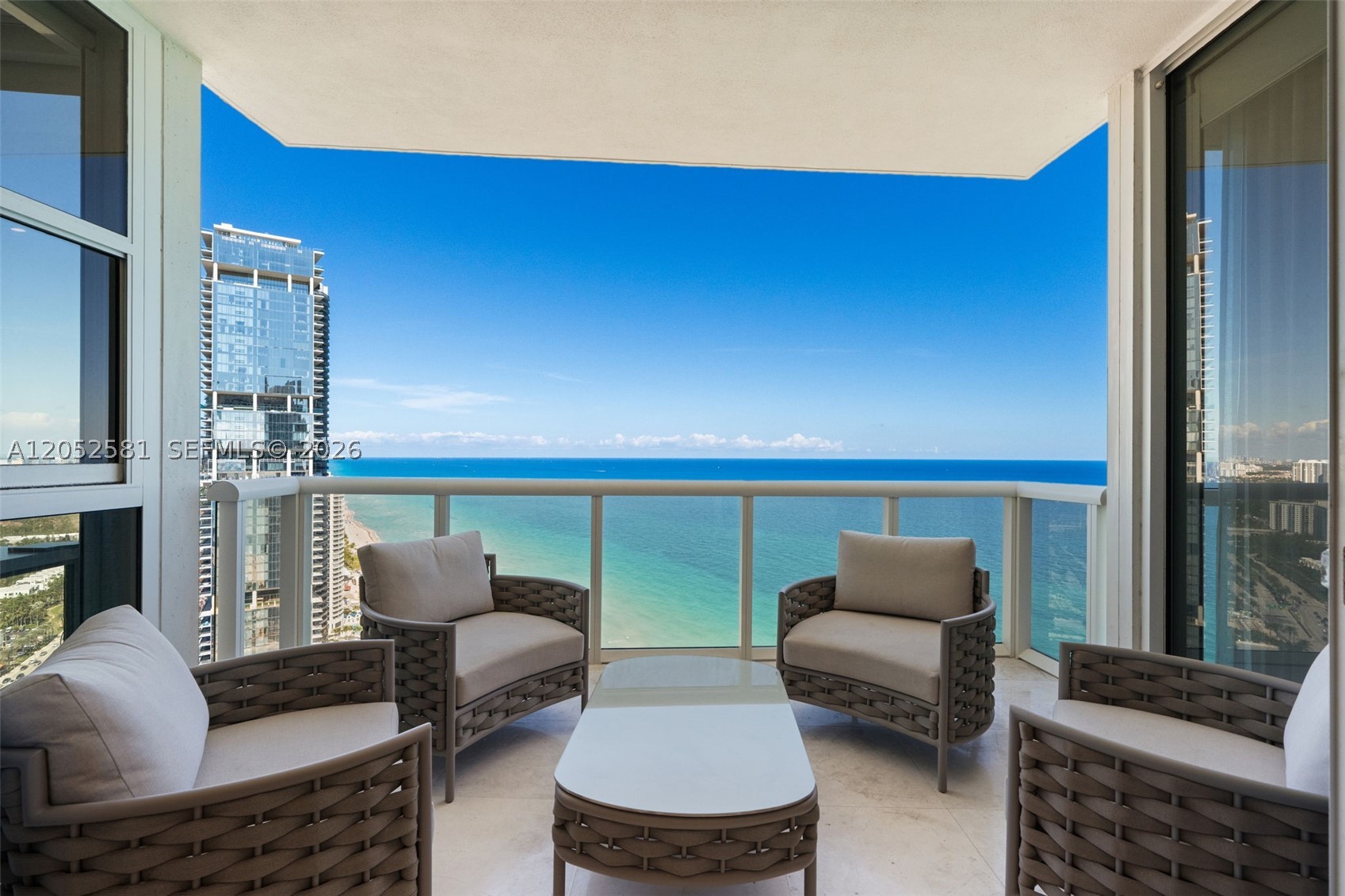 image Trump Royale25