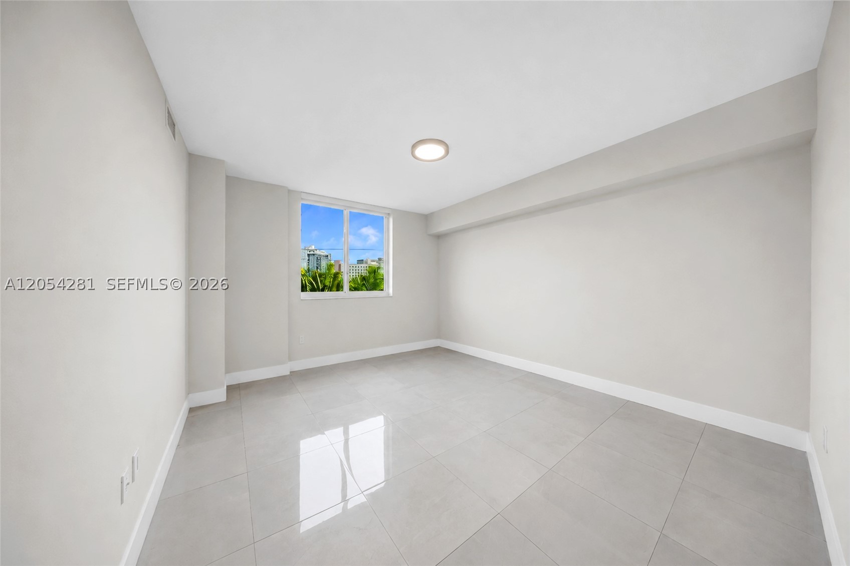 image The Venture at Aventura16