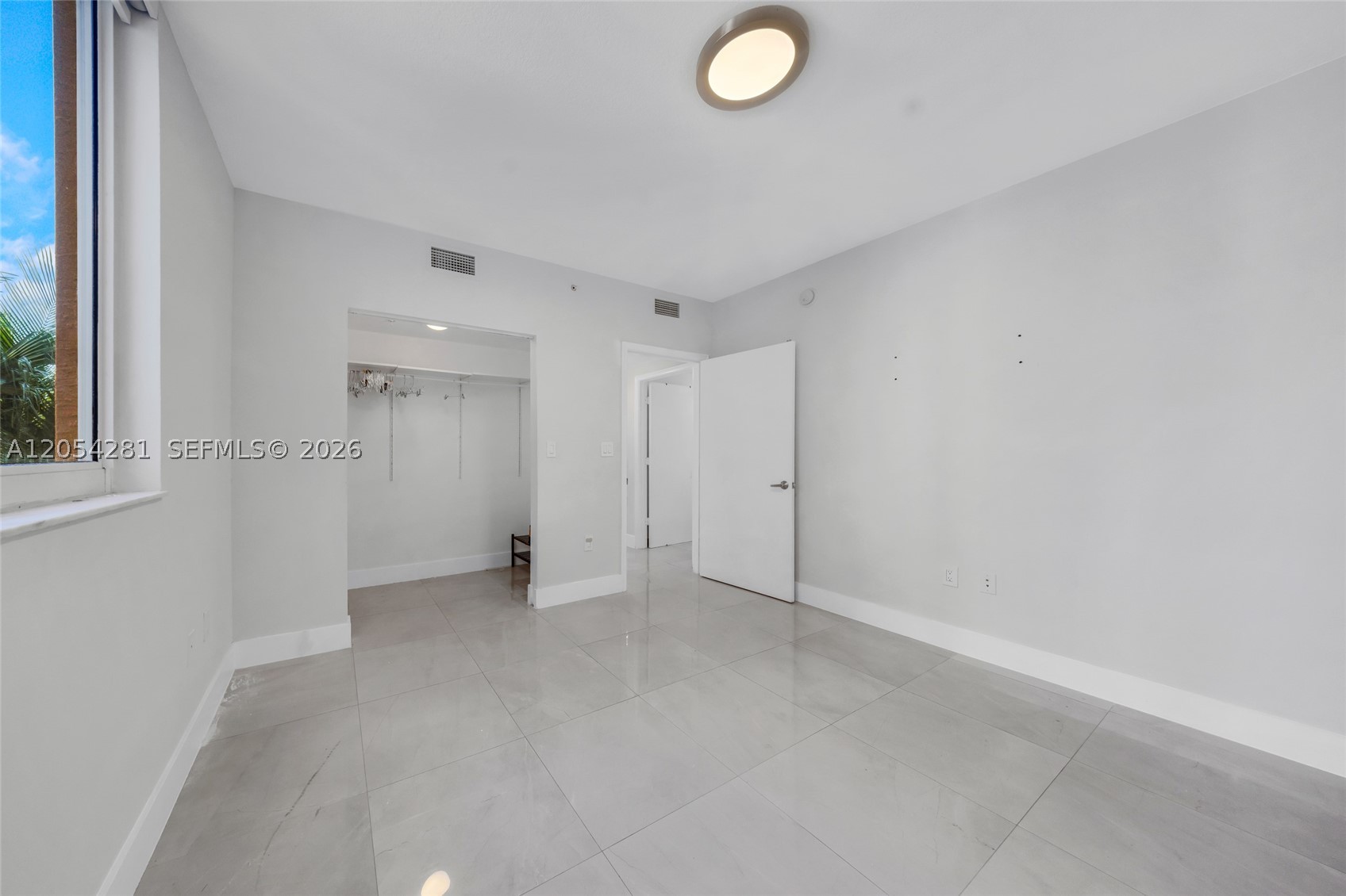 image The Venture at Aventura22
