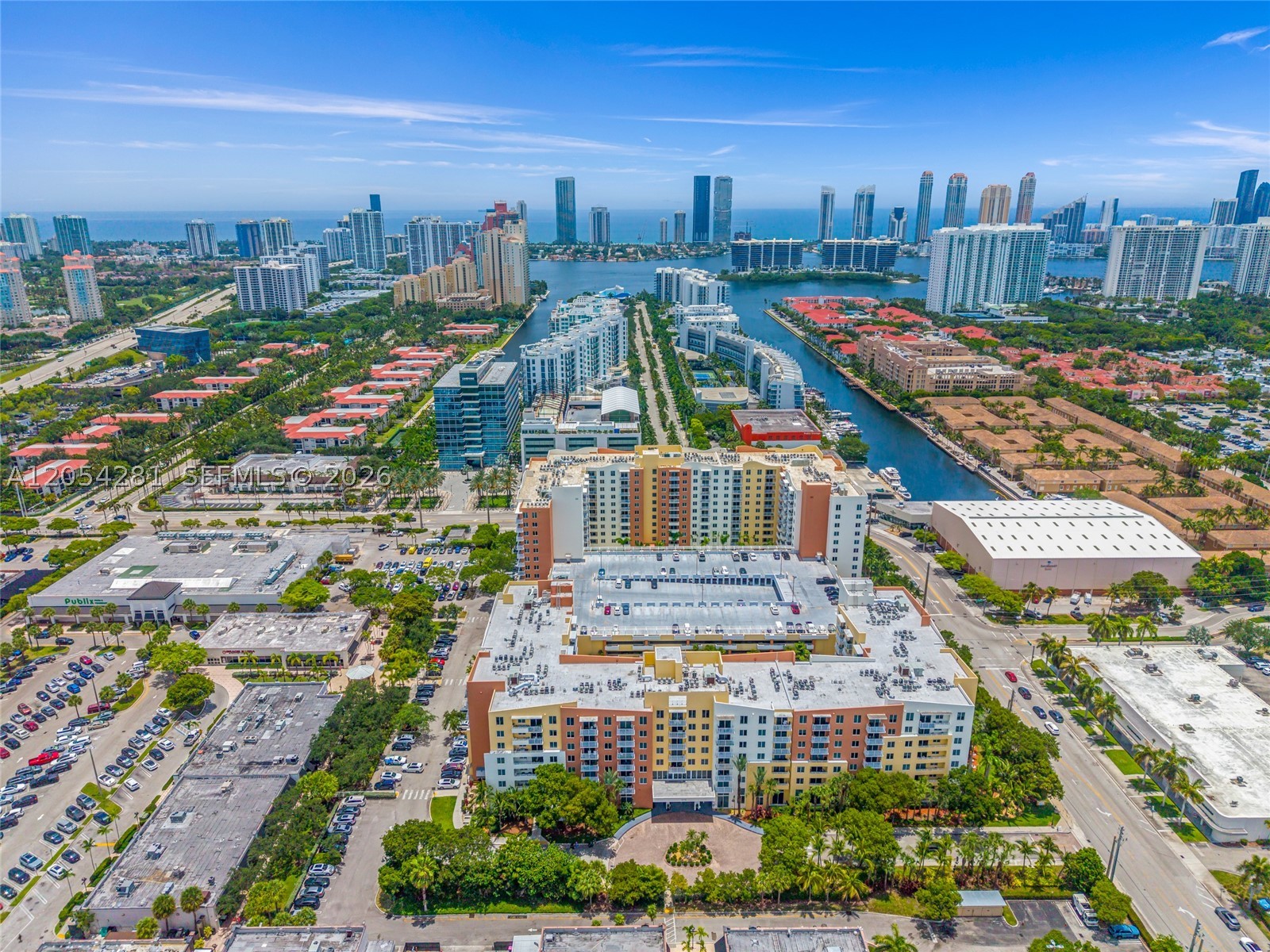image The Venture at Aventura31