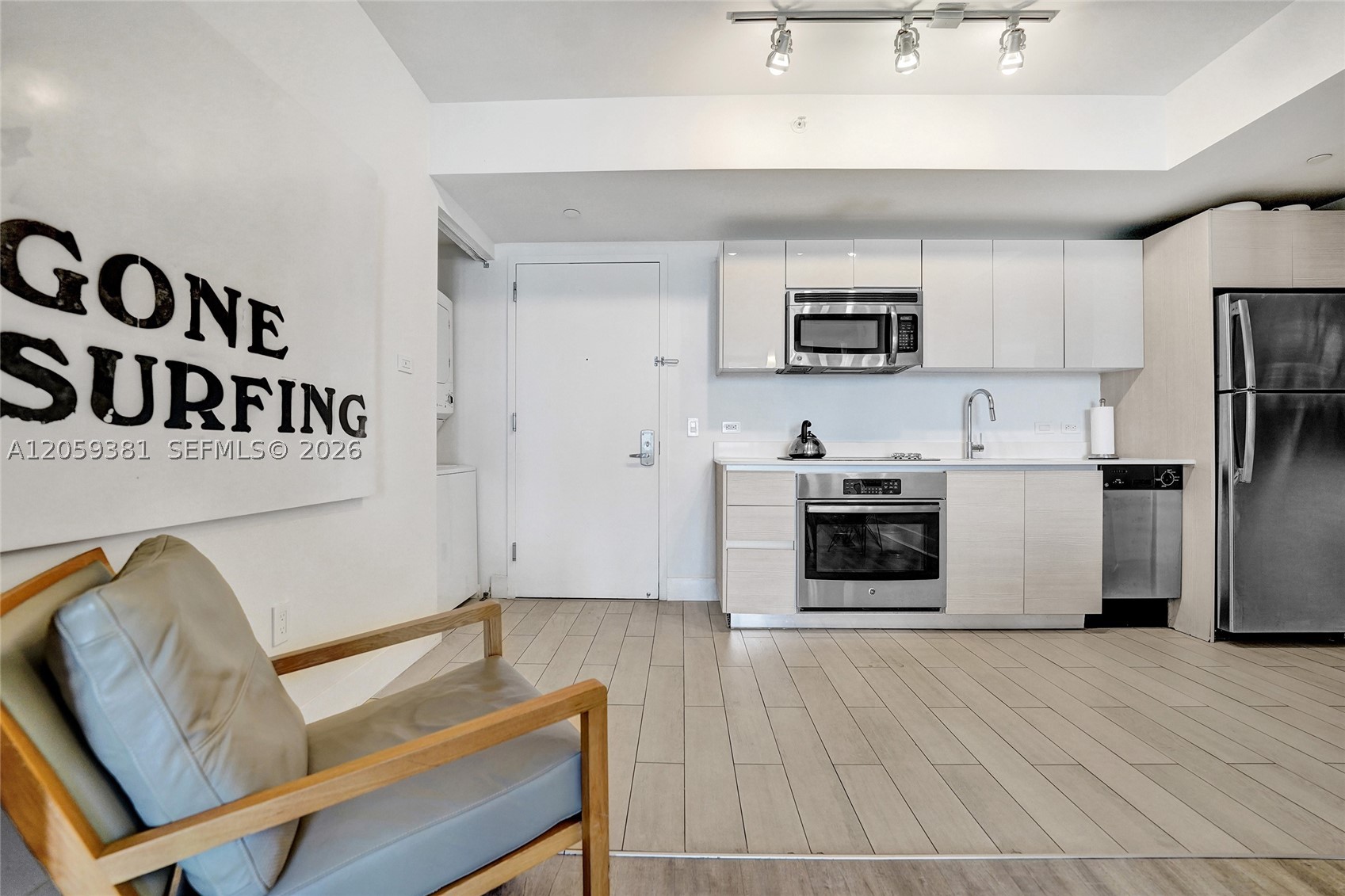 image Beachwalk Condominium9