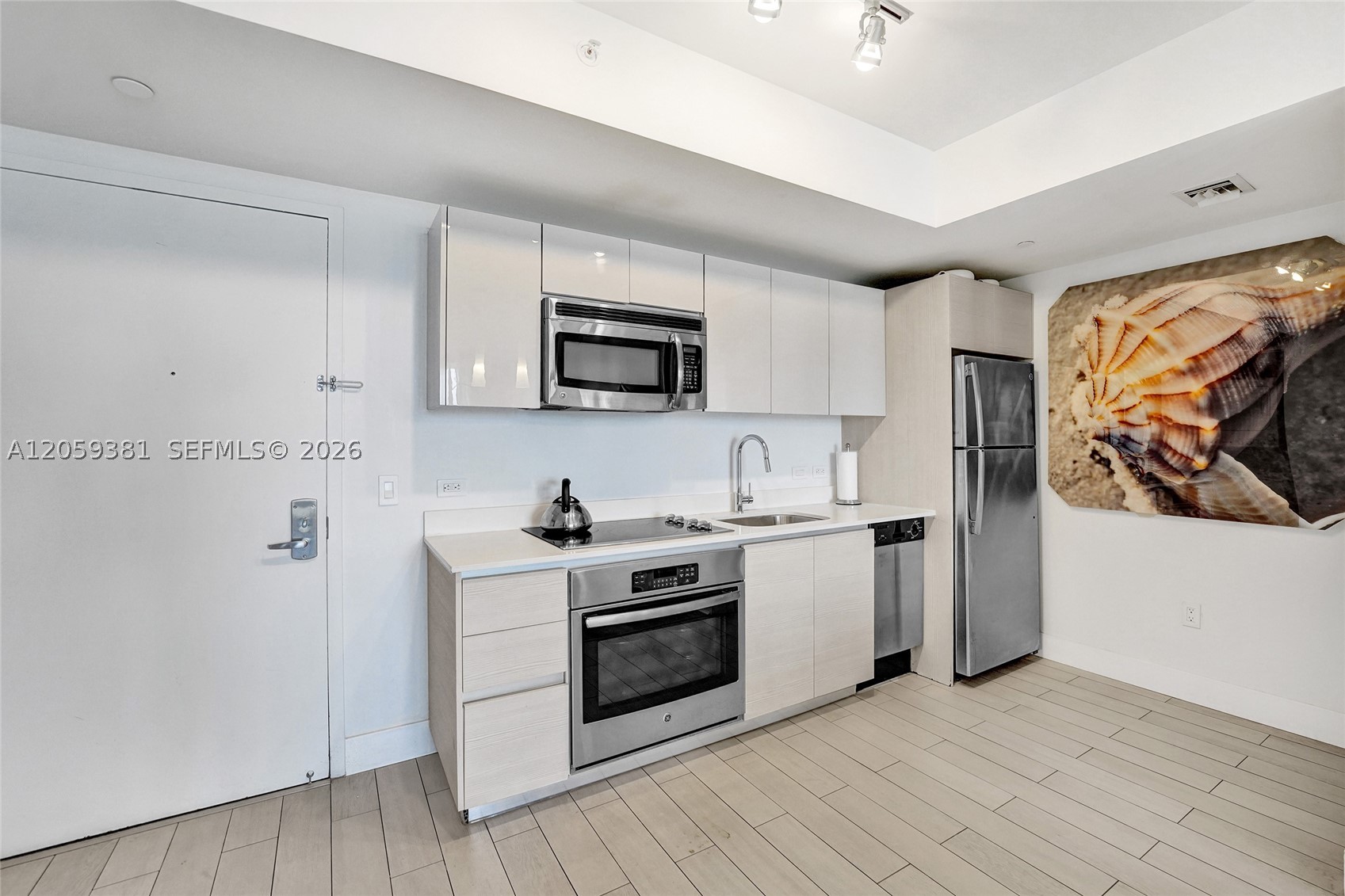 image Beachwalk Condominium10
