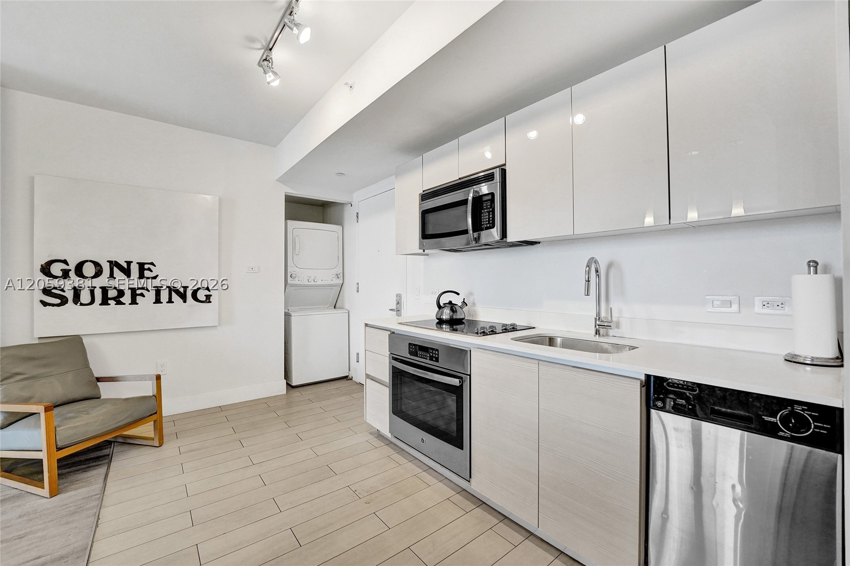 image Beachwalk Condominium14