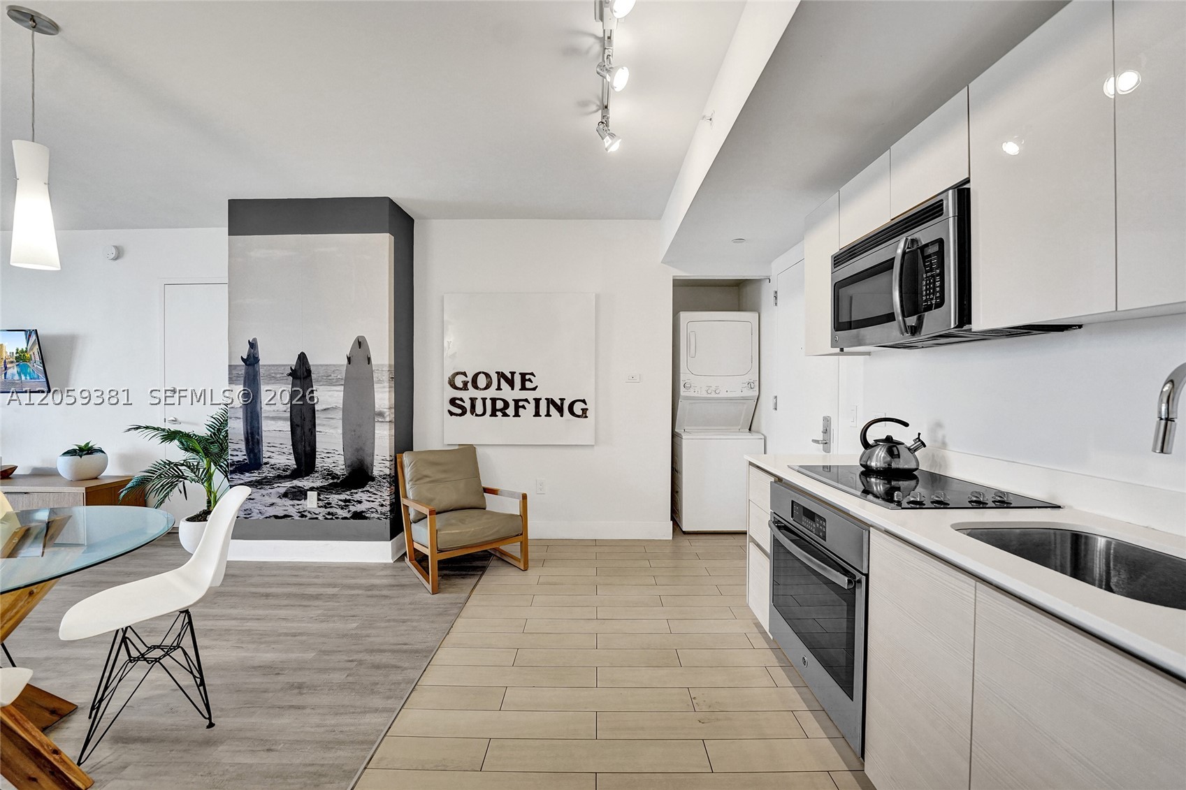 image Beachwalk Condominium15