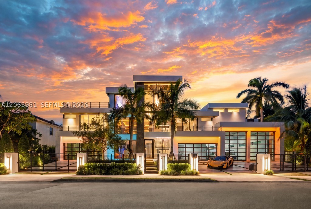 725 Poinciana Dr