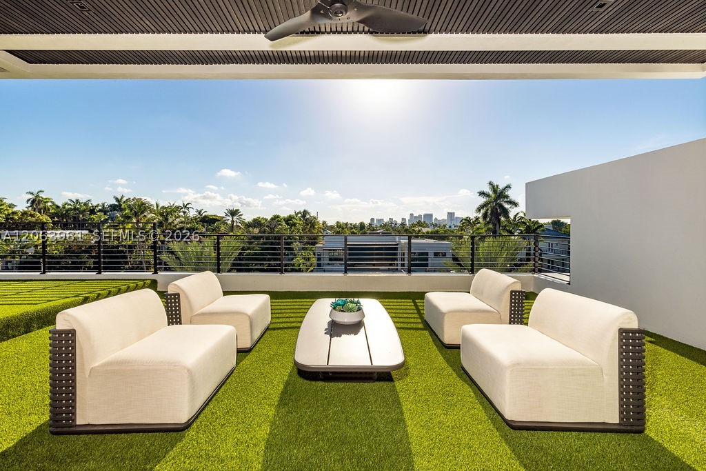 725 Poinciana Dr Fort Lauderdale, FL 33301