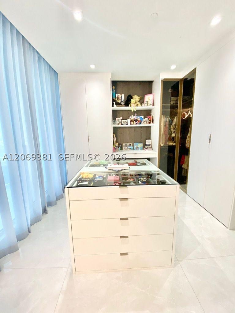 16901 Collins Ave #701 Sunny Isles Beach, FL 33160