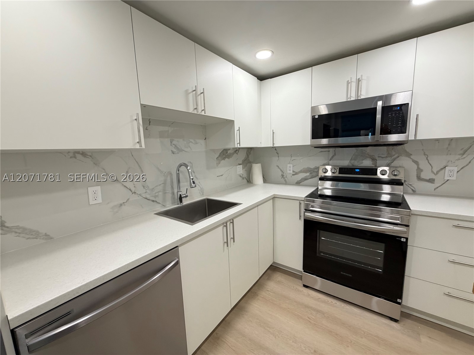 400 Kings Pt Dr #604
