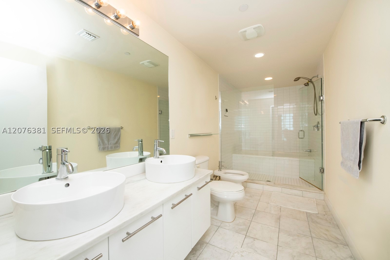 888 Biscayne Blvd #4007 Miami, FL 33132