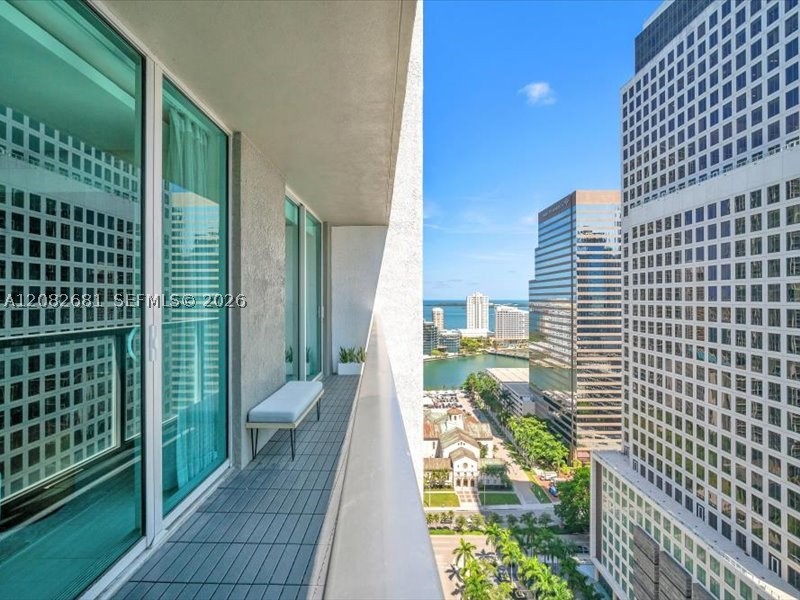 image 500 Brickell West9