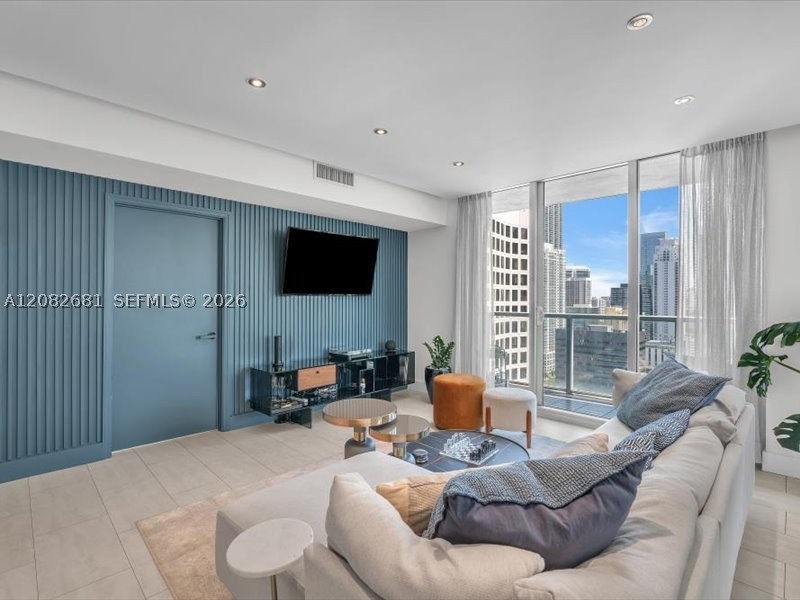image 500 Brickell West12