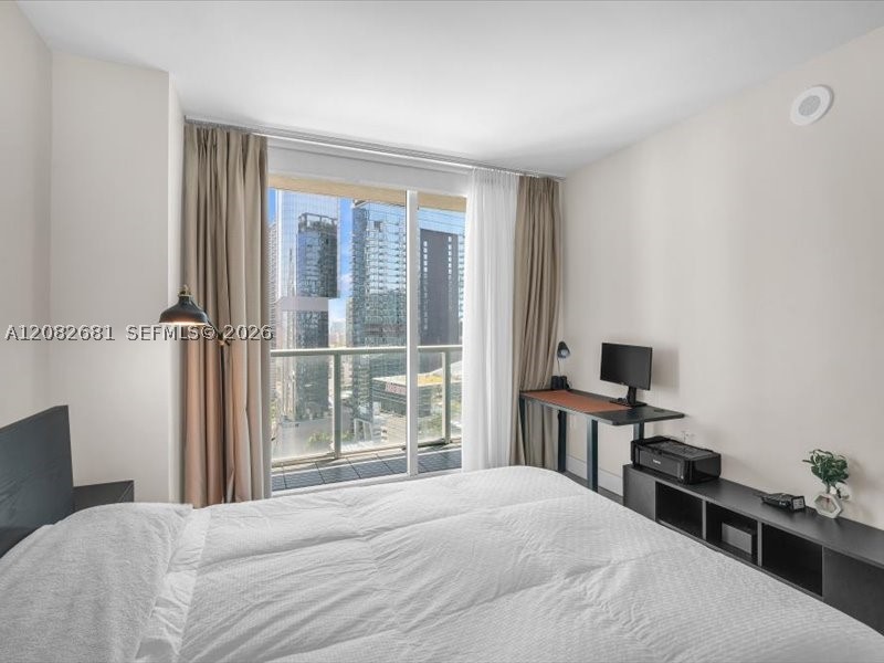 image 500 Brickell West15