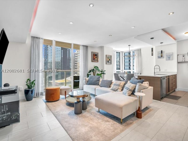 image 500 Brickell West16