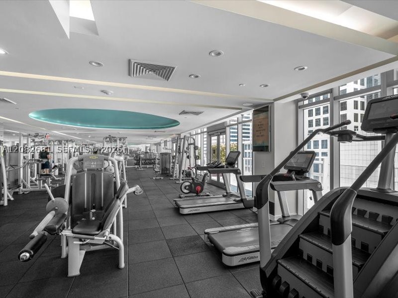 image 500 Brickell West24